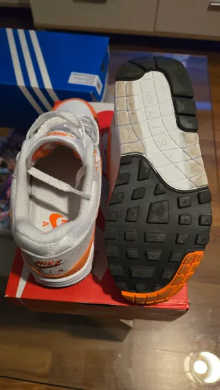 Nike Air Max 1 Naranja y Blanco