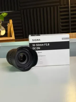 COMO NUEVO | Sigma 18-50mm F2.8 DC DN Sony E