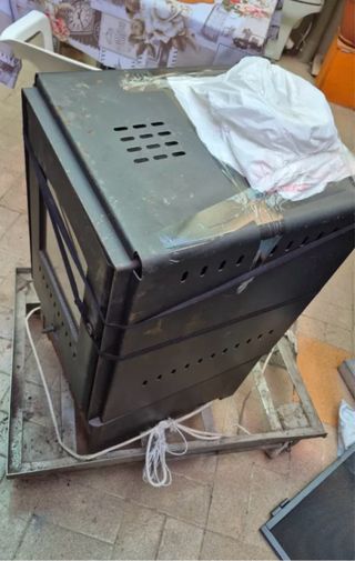 Chimenea de leña metálica negra