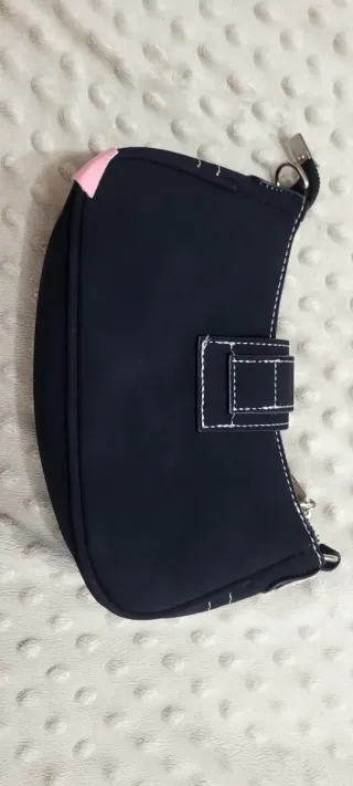 Cartera para niña negra con estrellas rosas