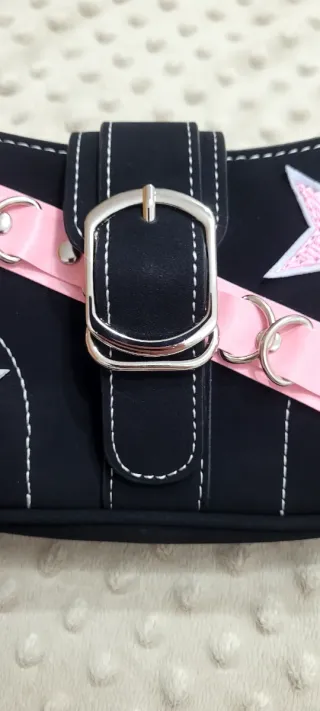 Cartera para niña negra con estrellas rosas
