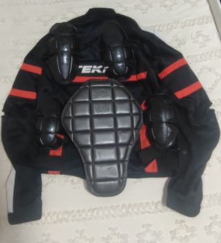 Chaqueta de moto de verano con protecciones