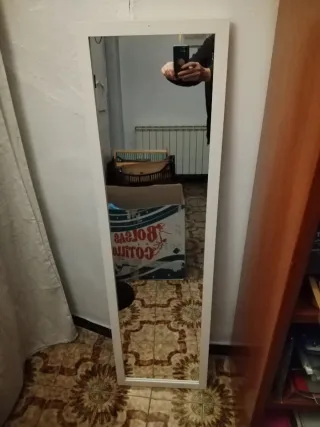 Specchio da terra bianco e in vetro