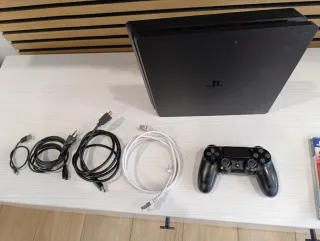 PS4 Slim 500gb con 1 joystick + Pes 2021 + F1 2020