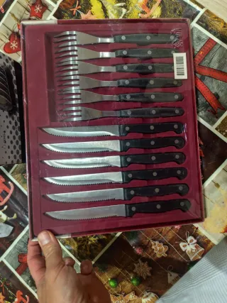 Set 6 coltelli per carne + 6 forchette