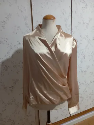 Blusa elegante raso dorada talla XL