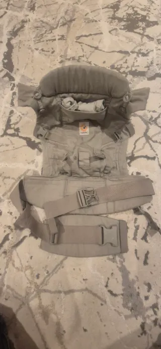 Mochila Ergobaby Porteo Gris