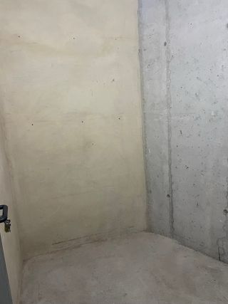 Plaza de garaje con trastero