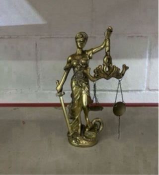 Diosa de la justicia. Preciosa figura abogados