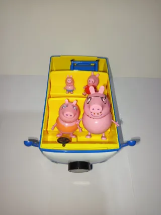 Autocaravana y Familia Peppa Pig