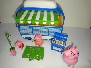 Autocaravana y Familia Peppa Pig