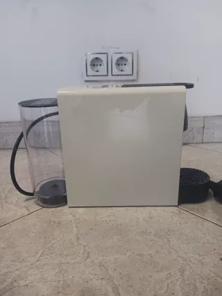 Cafetera Nespresso Essenza Mini Krups