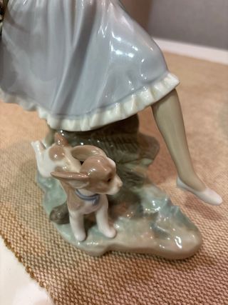 Figura de porcelana niña con perro