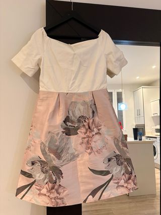 Vestido Ted Baker floral rosa y blanco