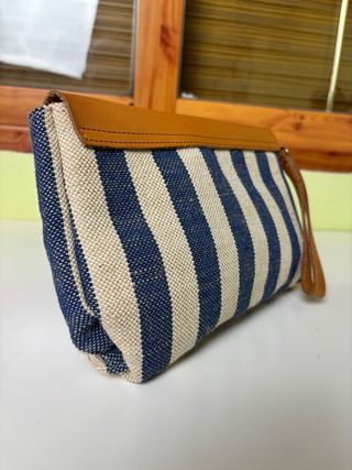 Bolso Levi’s de mano lona rayas con solapa