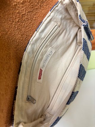 Bolso Levi’s de mano lona rayas con solapa