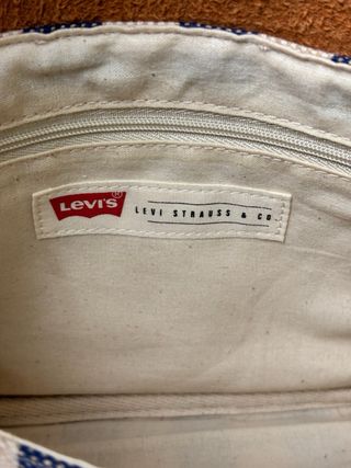 Bolso Levi’s de mano lona rayas con solapa