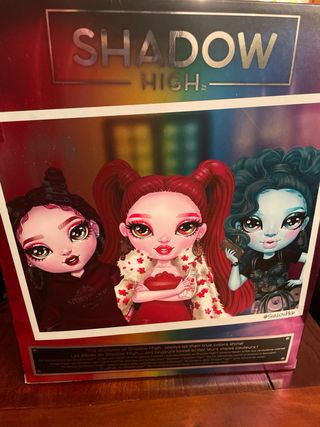 Rainbow High Rosie Redwood Muñeca