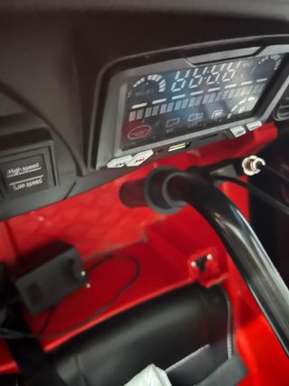 Cochecito eléctrico infantil rojo