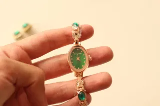 Reloj mujer y set joyas esmeralda.