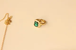 Reloj mujer y set joyas esmeralda.