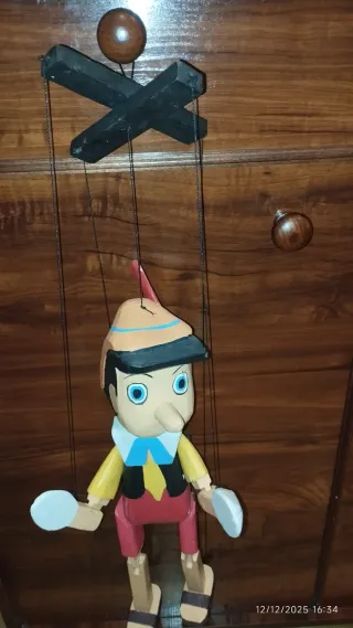 Marioneta de Pinocho de madera
