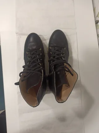 Botines negros y beige con cordones
