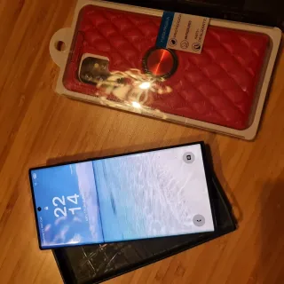 Samsung S22 Ultra + Due cover e cavo