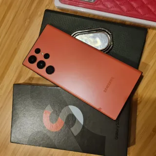 Samsung S22 Ultra + Due cover e cavo