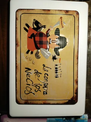 Chapa metálica decorativa La conjura de los Necios