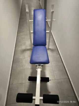 Banco de pesas con barra