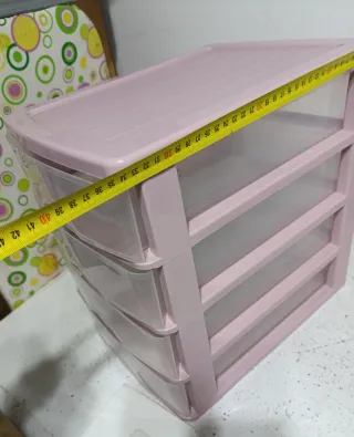 Cassettiere in plastica rosa e trasparente