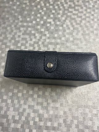 Joyero negro y beige con compartimentos