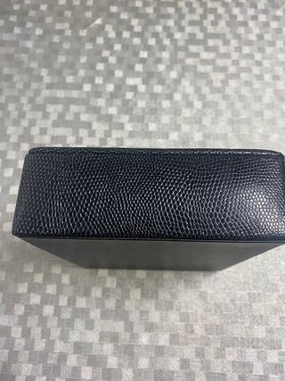 Joyero negro y beige con compartimentos