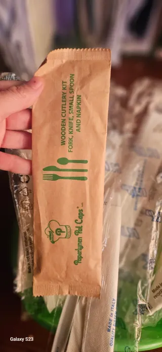 Set 12 posate v con portatovaglioli in omaggio.