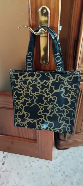 Bolso Tous Negro y Dorado