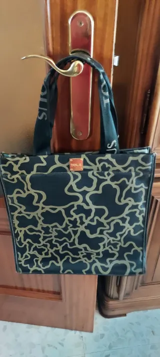 Bolso Tous Negro y Dorado