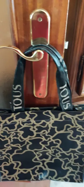 Bolso Tous Negro y Dorado