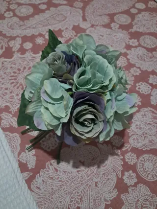 Ramillete Flores Tela Decoración Verde Púrpura