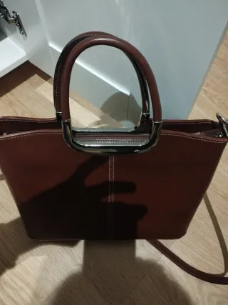 Bolso de piel marrón