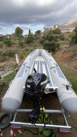 Semirrígida Zodiac con motor Evinrude 15