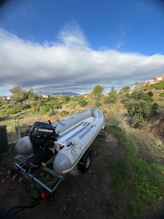 Semirrígida Zodiac con motor Evinrude 15