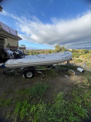 Semirrígida Zodiac con motor Evinrude 15