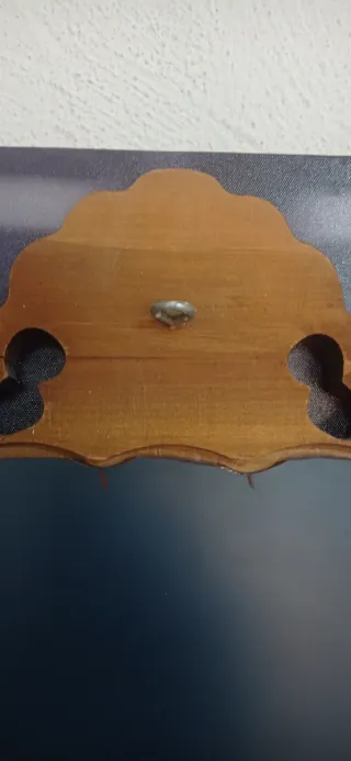 Due specchi in legno e vetro