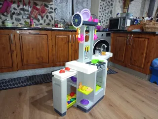 Cocinita de juguete con accesorios