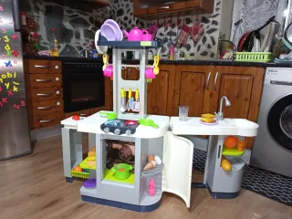 Cocinita de juguete con accesorios