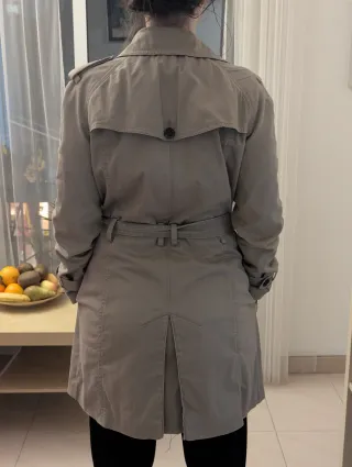 Gabardina beige con cinturón