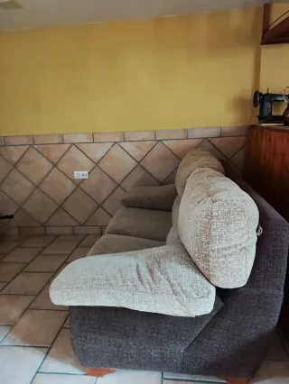 Divano 2 posti in tessuto Alcantara beige/marrone