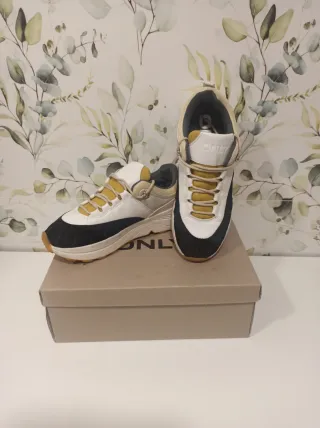 Zapatillas Invierno Mujer Negras y Blancas