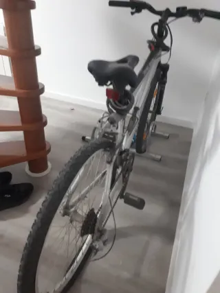 Bicicleta Trail Rock con amortiguador